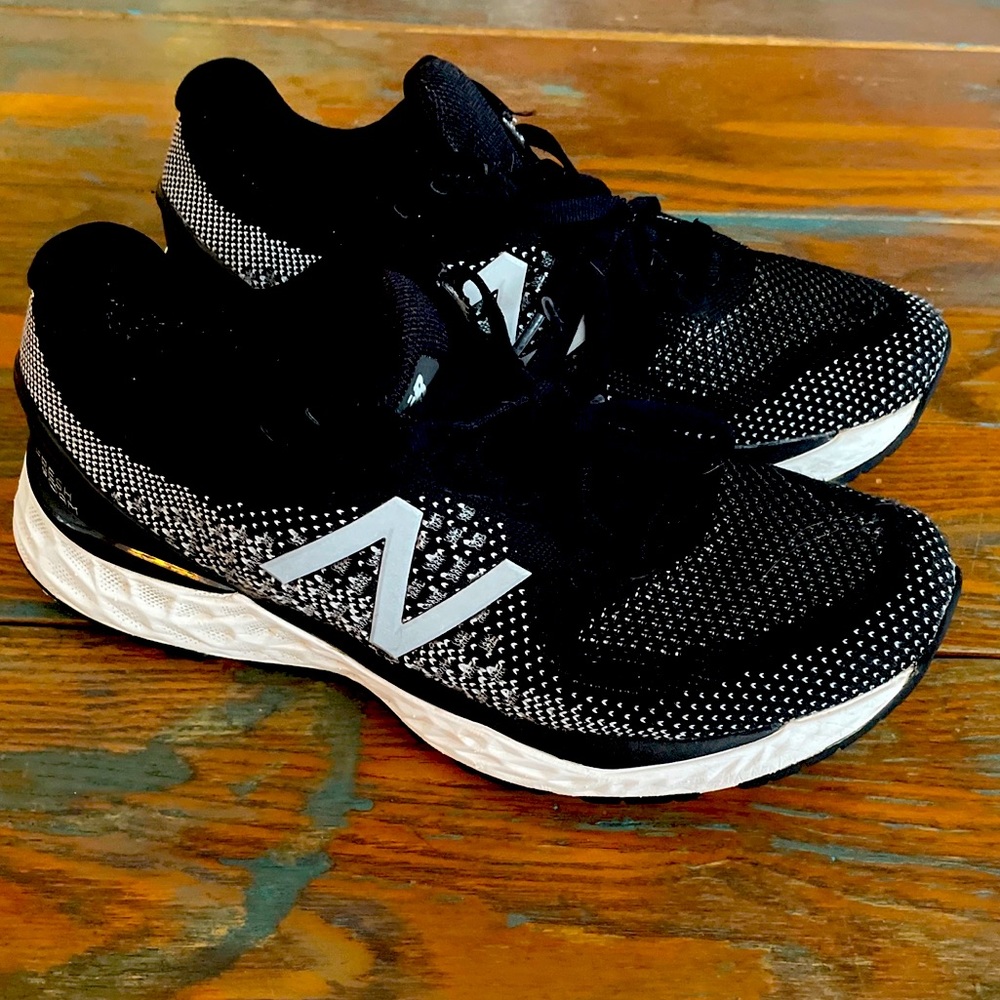 New Balance Women's Fresh Foam 880v10 Black/White Size 8